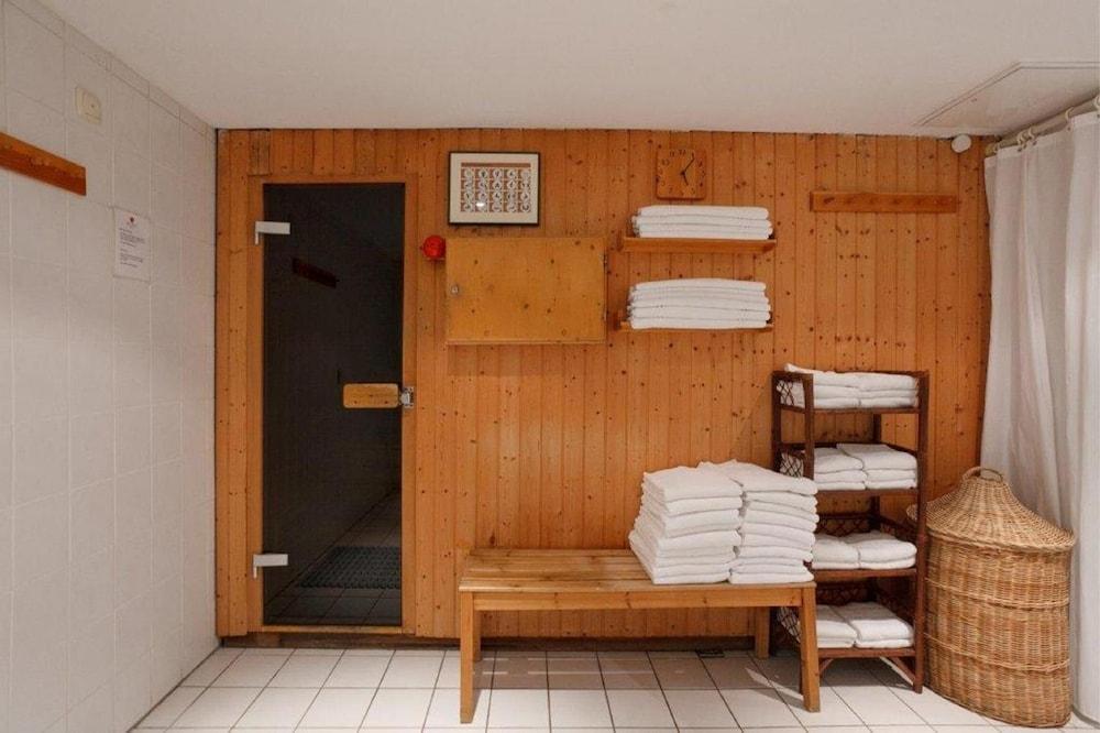 Azimut Hotel 3*
